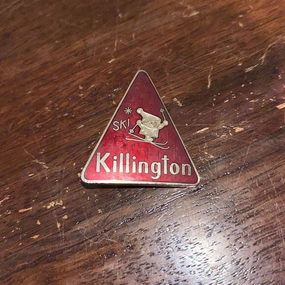 Vintage Red Killington Vermont Ski Winter Resort Mountain Button Pin Pinback - Picture 1 of 3